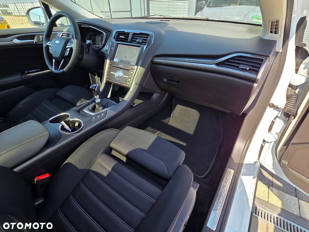 Ford Mondeo - 35