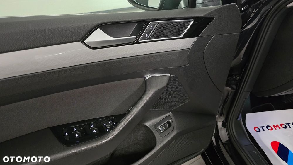 Volkswagen Passat - 13