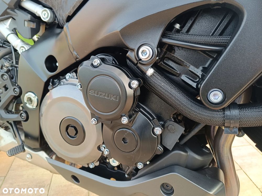 Suzuki GSX 1000 - 15