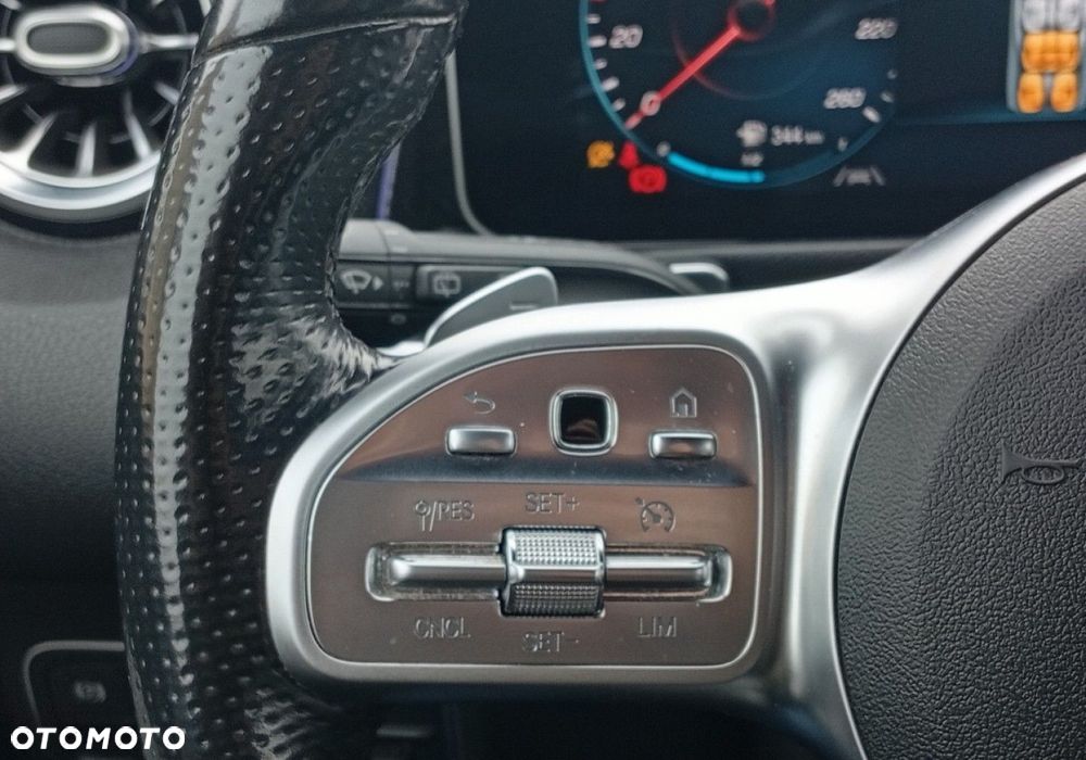 Mercedes-Benz GLB - 30