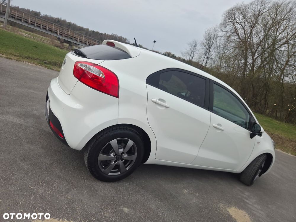 Kia Rio 1.2 L - 9