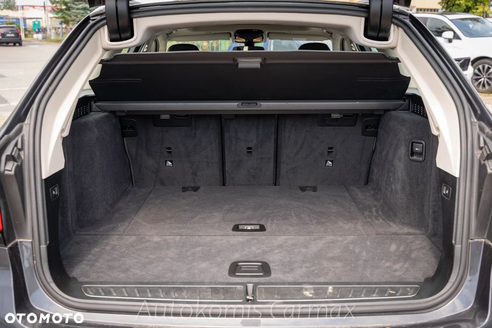 BMW Seria 5 530i xDrive Luxury Line - 31