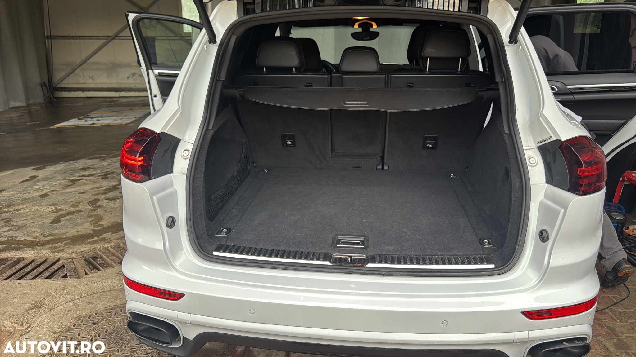 Porsche Cayenne 3.0 L - 8