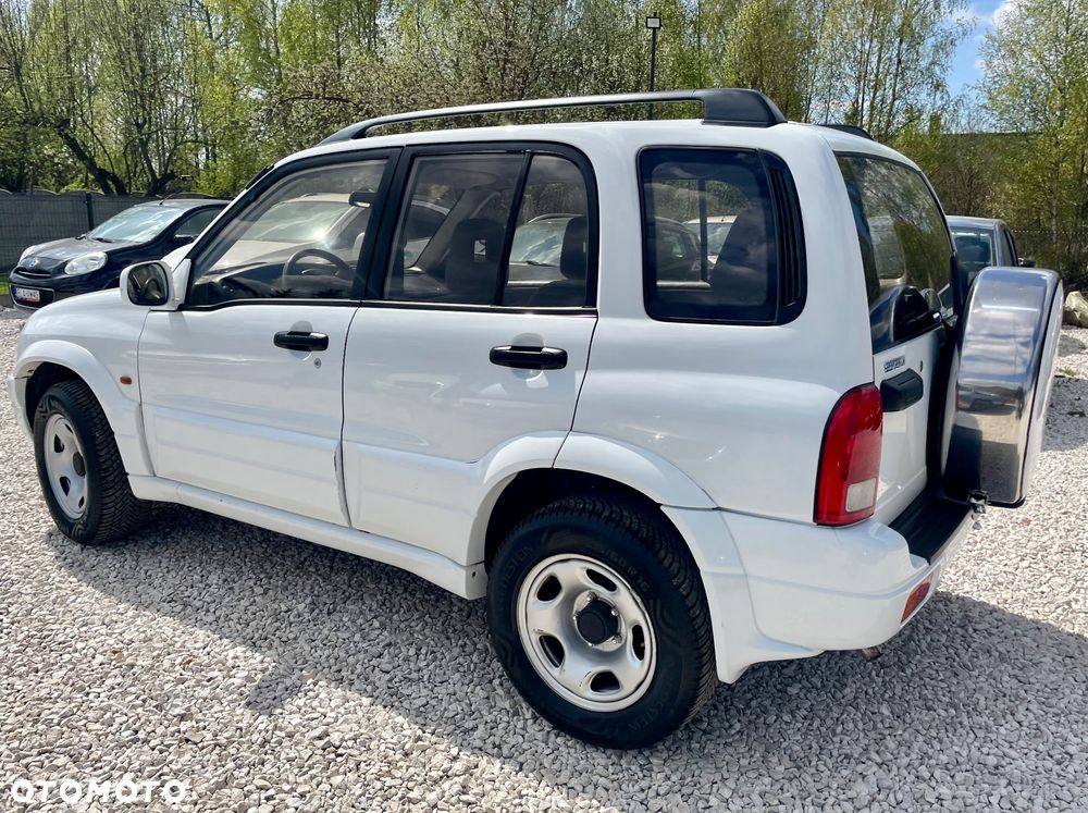 Suzuki Grand Vitara 2.0 Club - 14