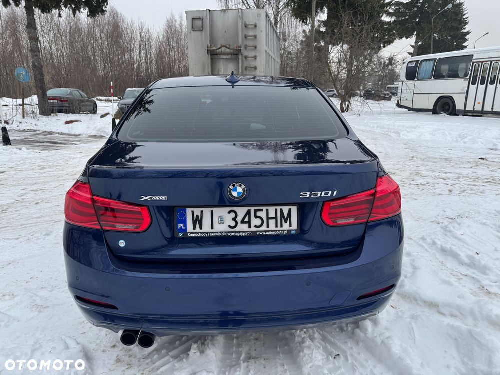 BMW Seria 3 330i xDrive - 16