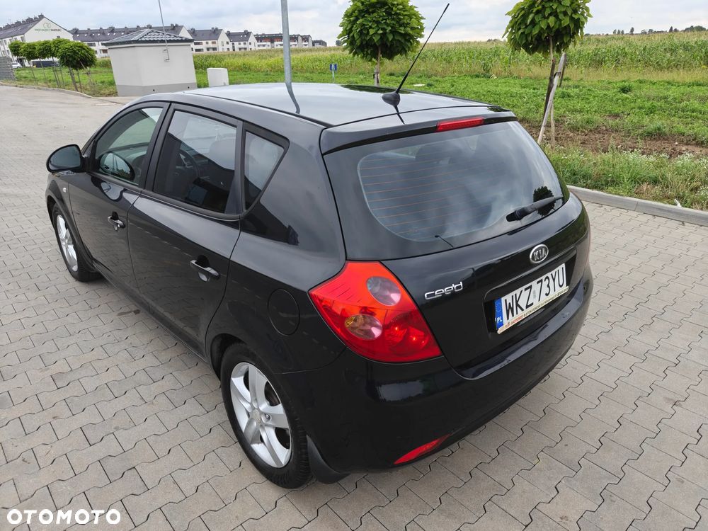 Kia Ceed 2007 photo 4