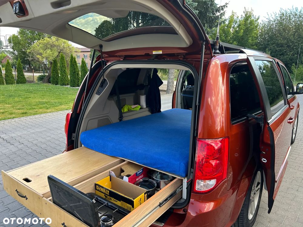 Dodge Grand Caravan - 12