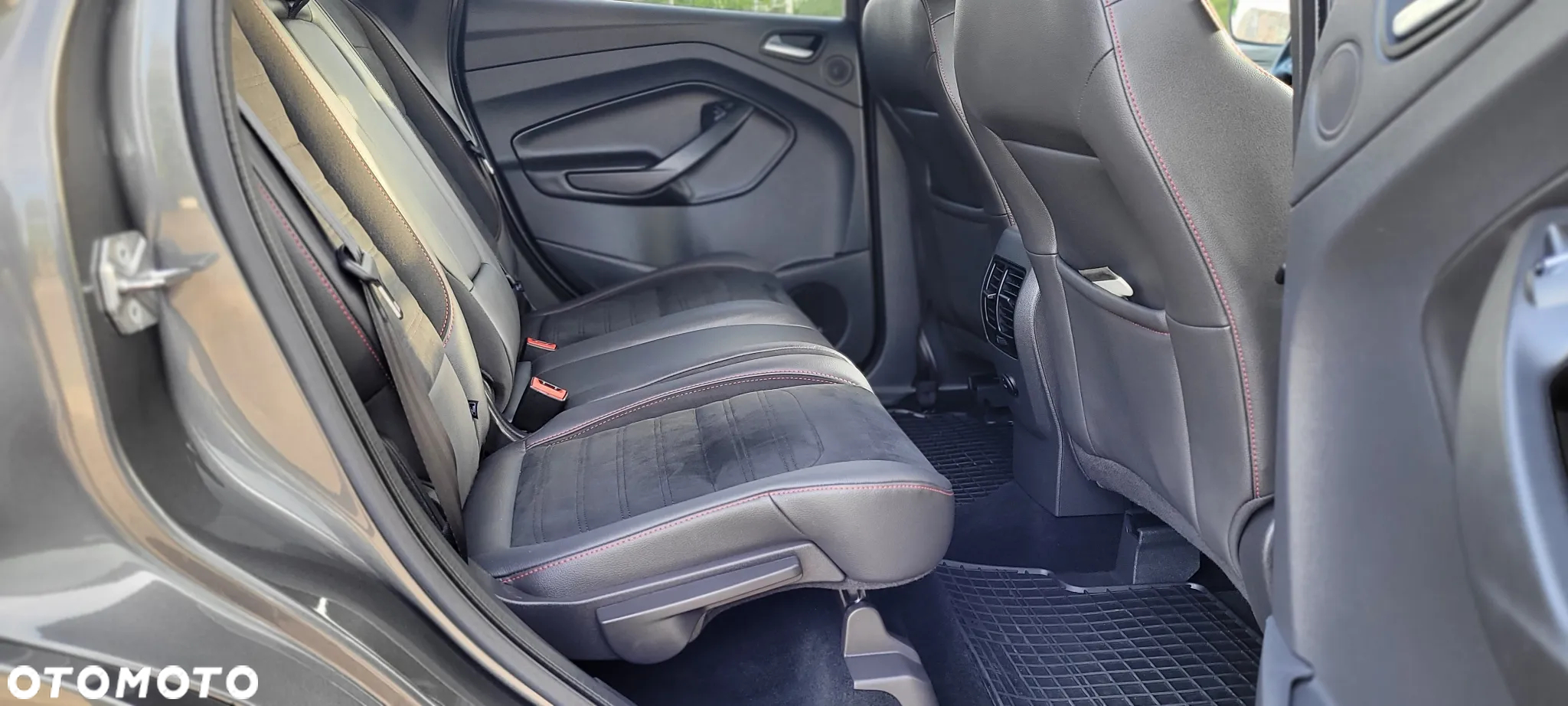 Ford Kuga 1.5 EcoBoost 2x4 ST-Line - 11