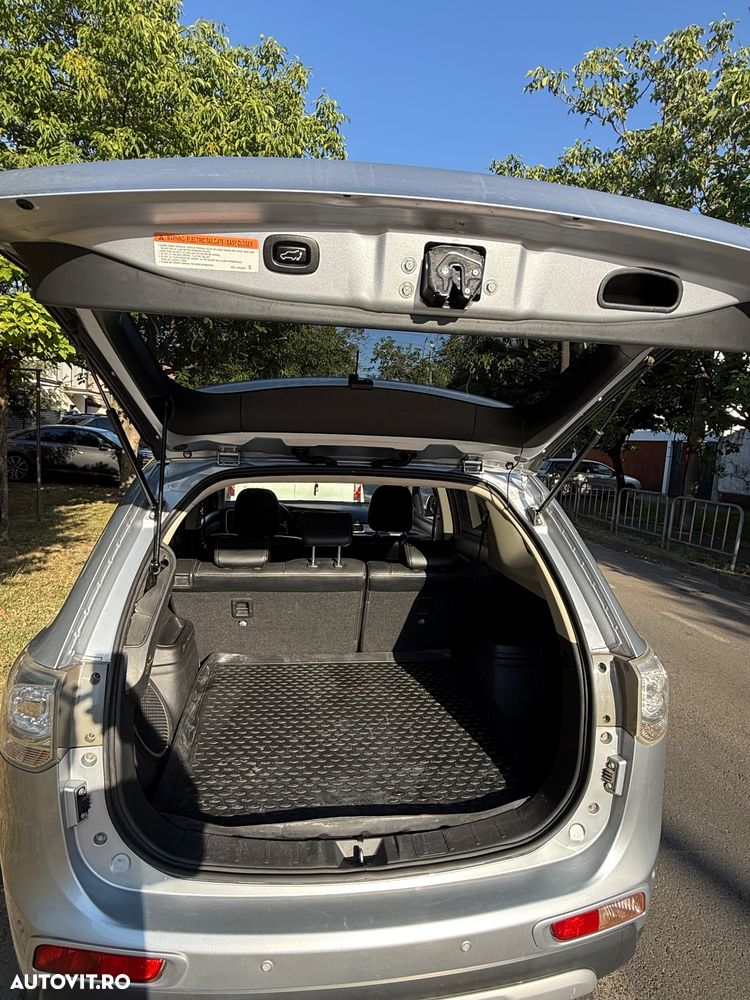 Mitsubishi Outlander - 14