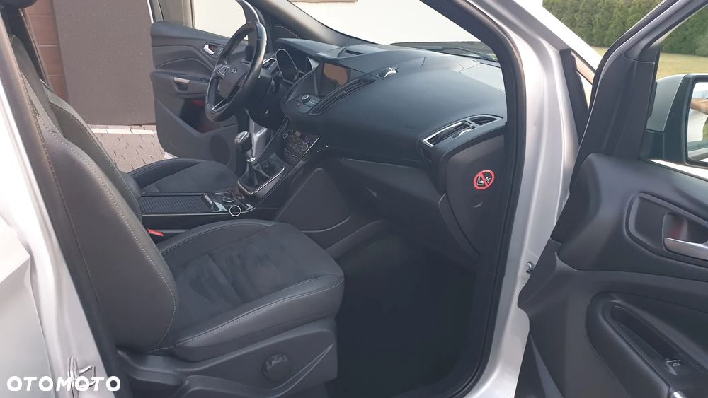 Ford Kuga 2.0 TDCi 2x4 ST-Line - 21