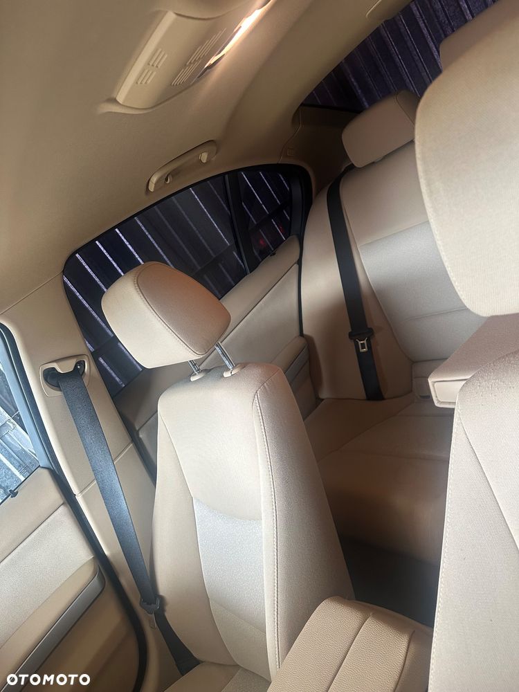 BMW Seria 3 318i - 9