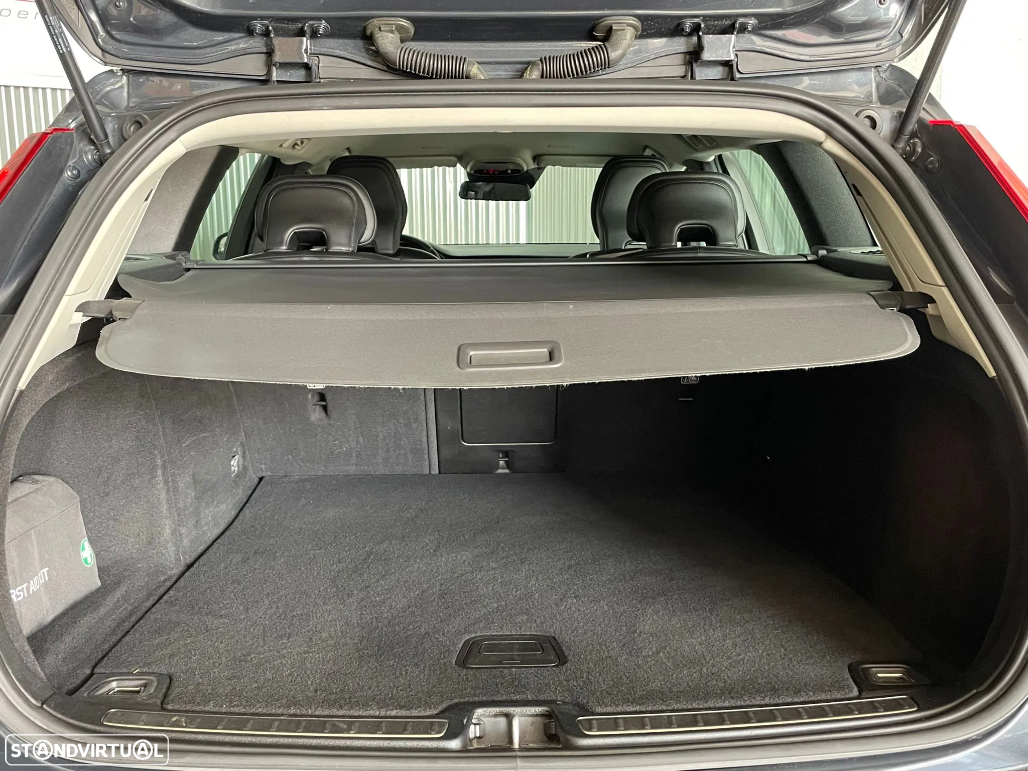 Volvo V60 2.0 D3 Momentum - 30