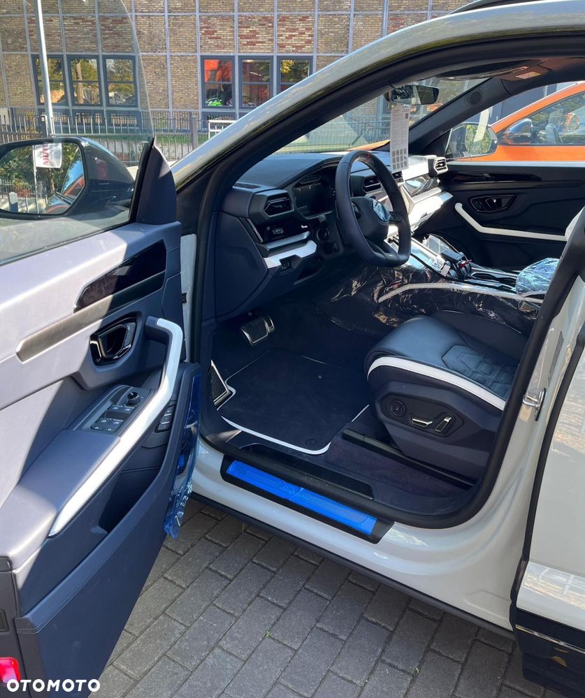 Lamborghini Urus - 4