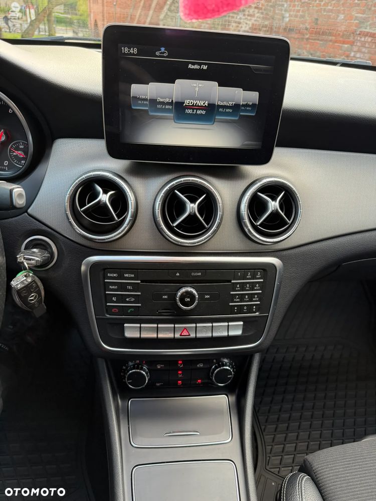 Mercedes-Benz CLA 180 7G-DCT - 13