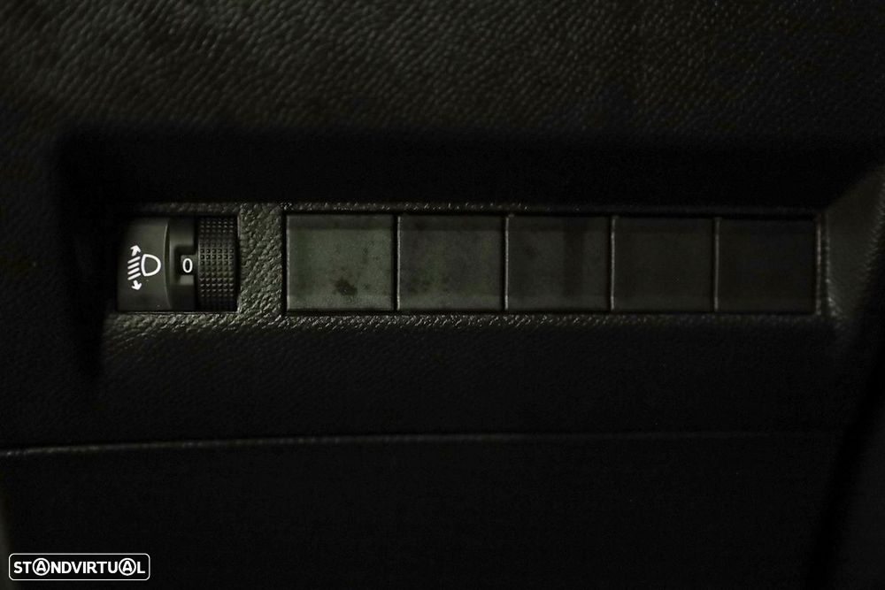 Peugeot 2008 1.2 PureTech Allure - 18