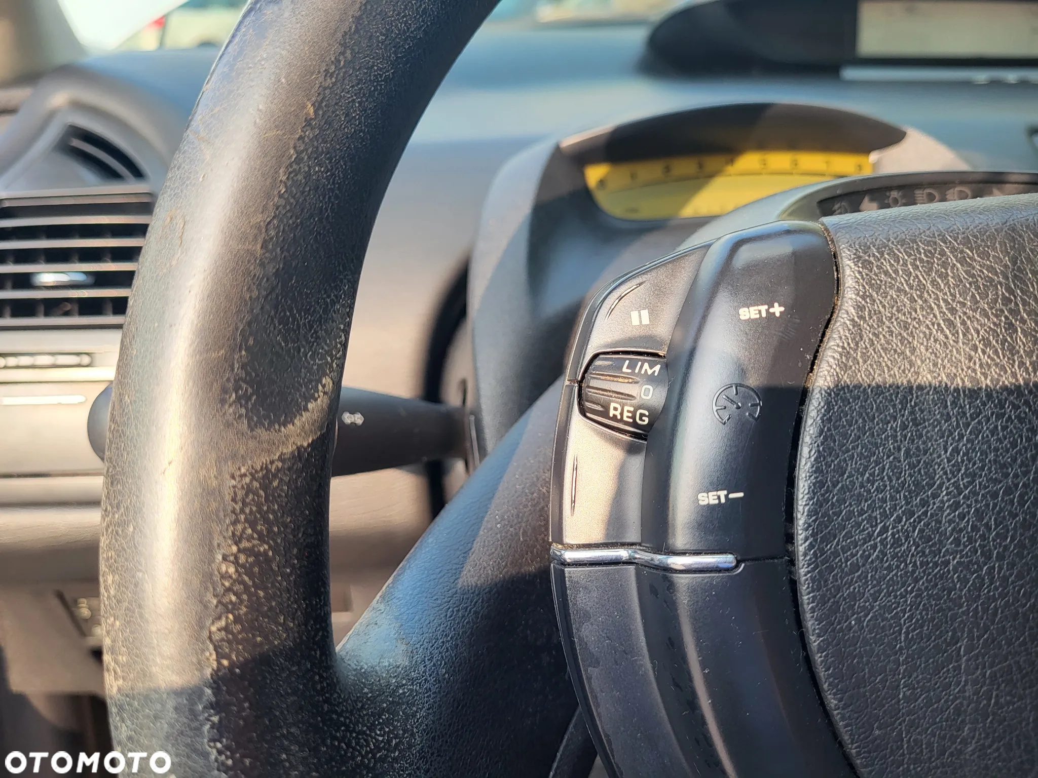 Citroën C4 1.4 16V Advance - 12
