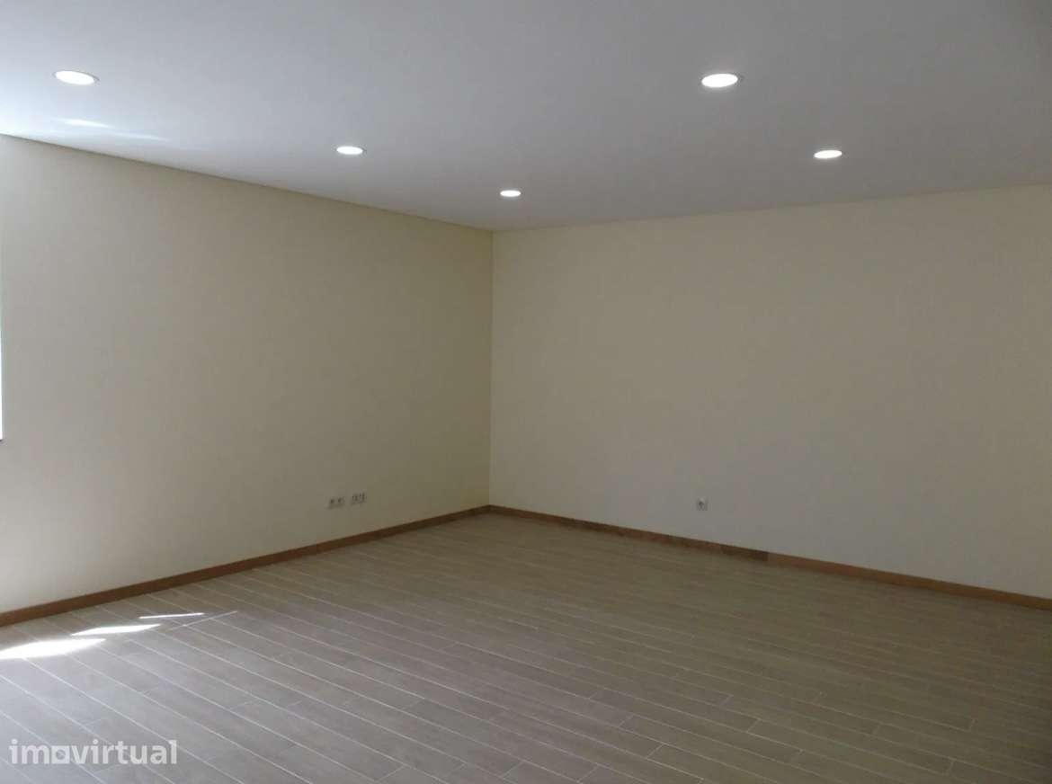 Arrenda-se T3 com Garagem - Grande imagem: 2/12