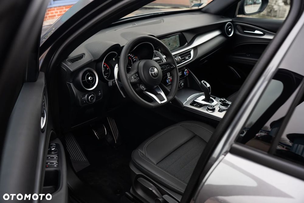 Alfa Romeo Stelvio 2.0 Turbo Sprint Q4 - 16