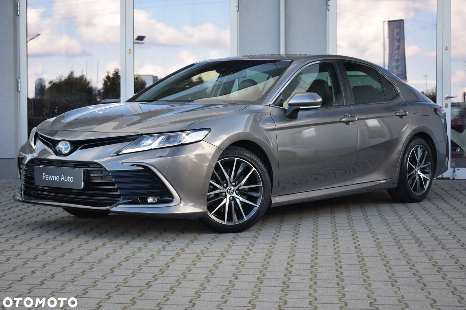 Toyota Camry - 1