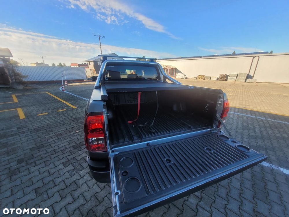 Toyota Hilux - 33