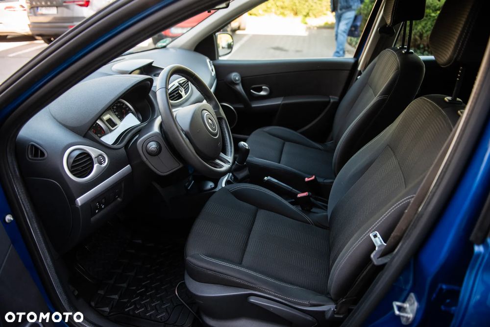 Renault Clio 1.2 16V Confort Authentique - 15
