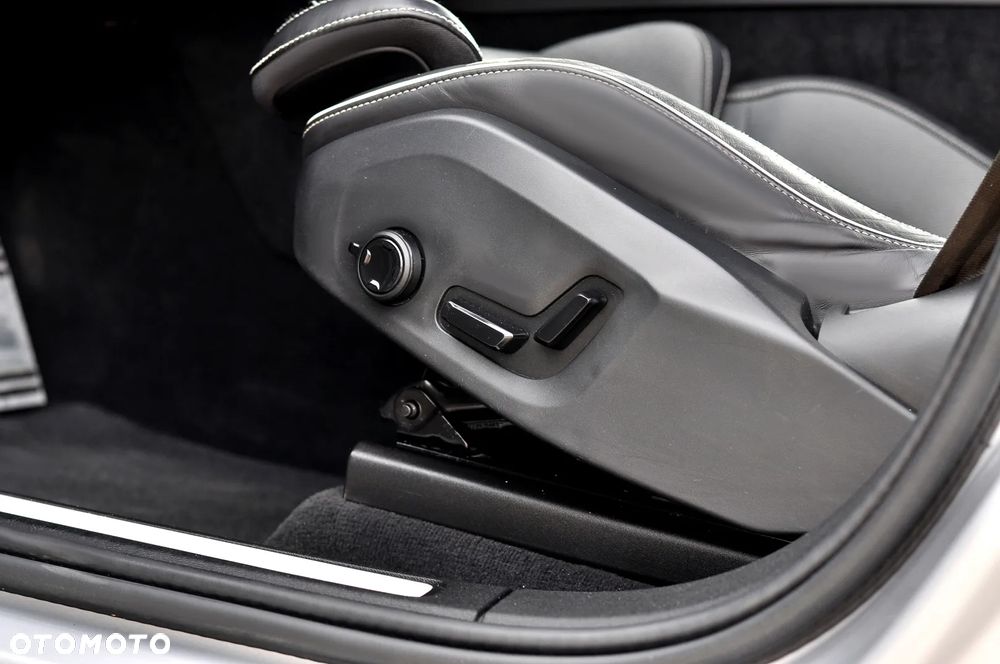 Volvo XC 60 T6 AWD Recharge Geartronic RDesign - 25