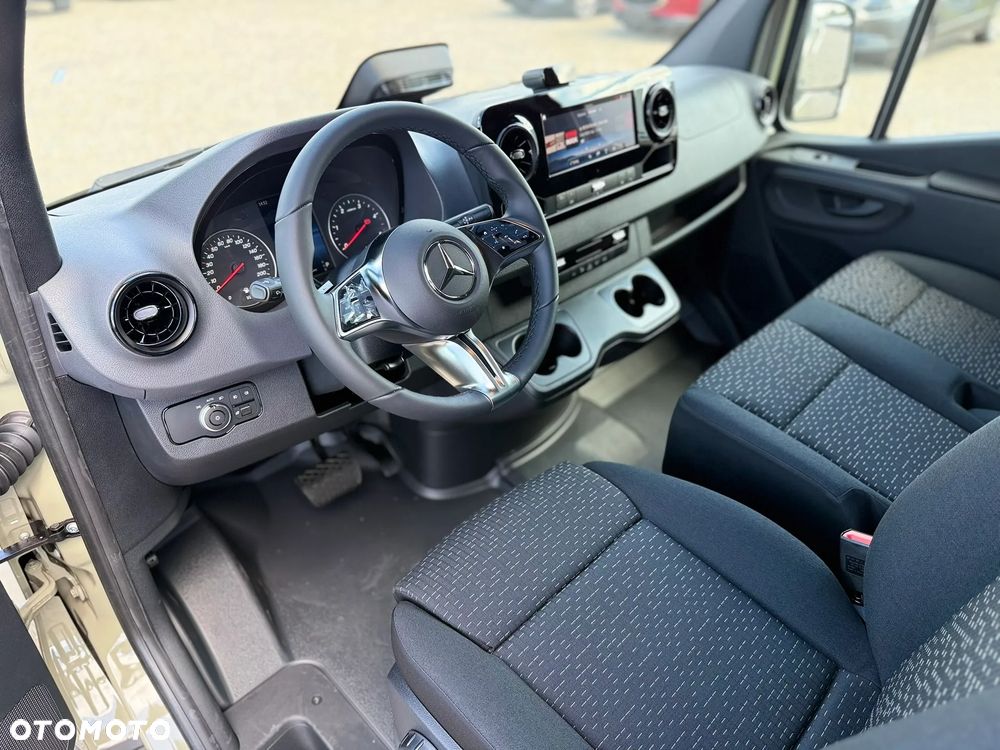 Mercedes-Benz Sprinter - 14