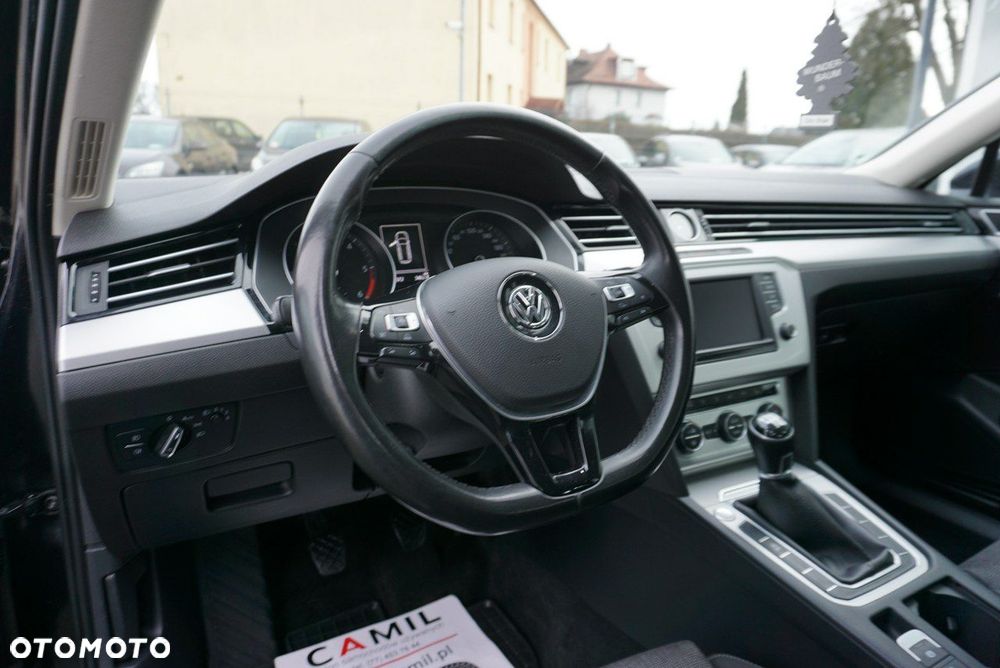 Volkswagen Passat - 14
