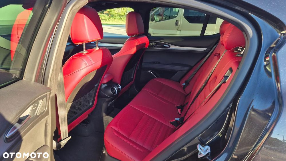 Alfa Romeo Stelvio 2.0 Turbo 16V AT8-Q4 Veloce - 9