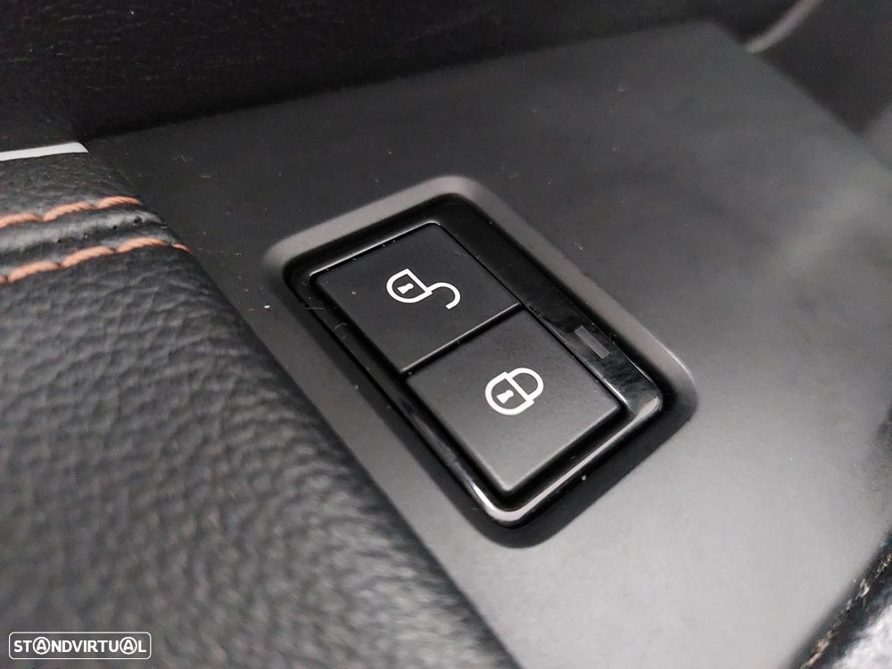 Jaguar F-Pace 2.0 i4D Prestige AWD - 16