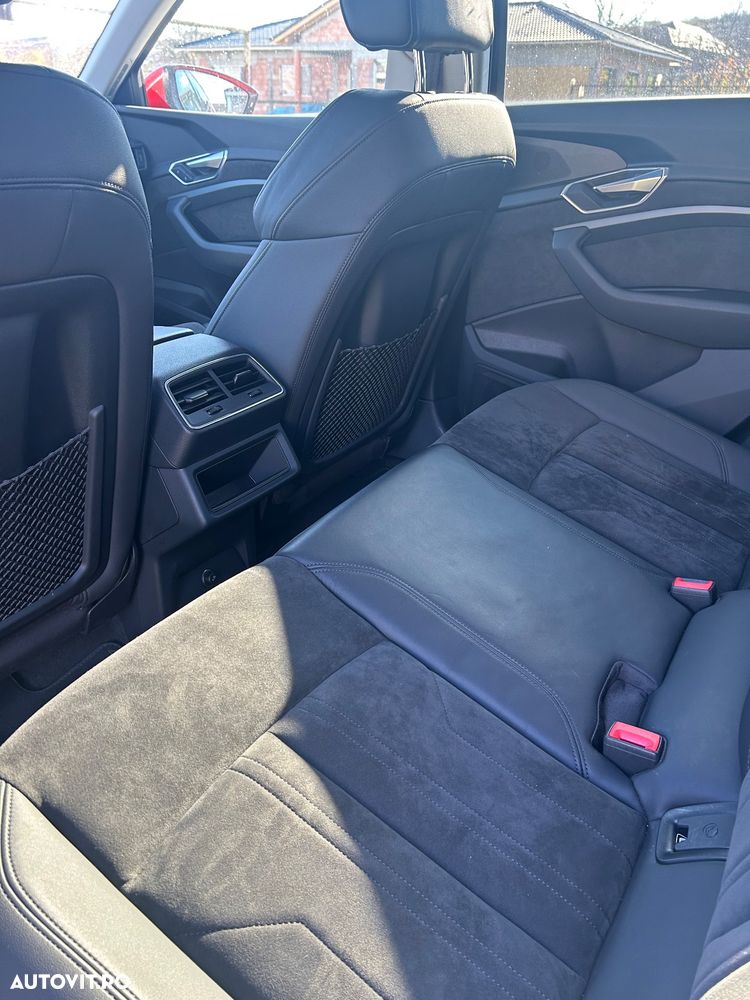 Audi e-tron 55 quattro - 12