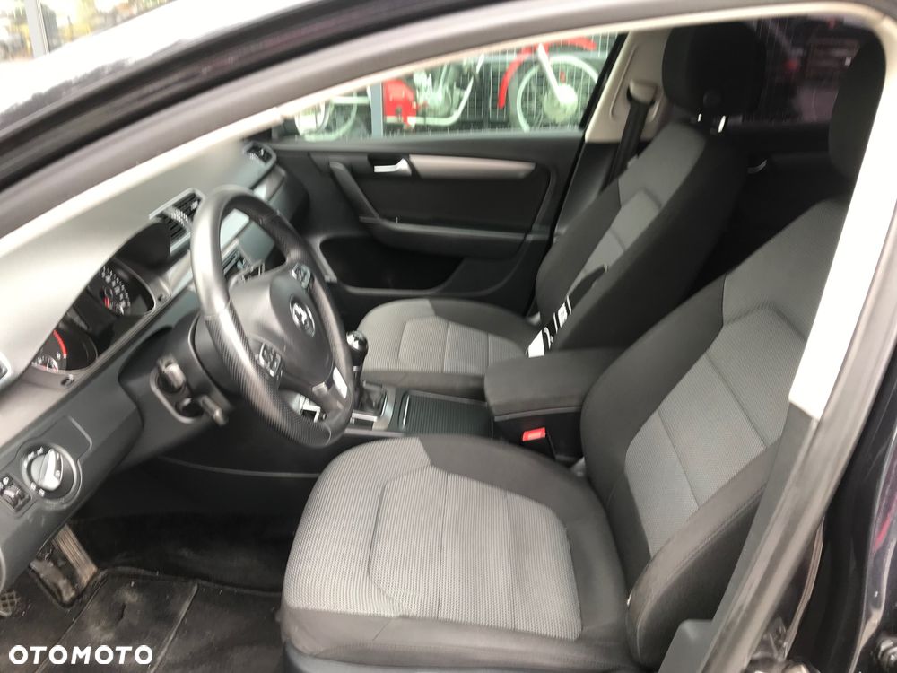 Volkswagen Passat - 19
