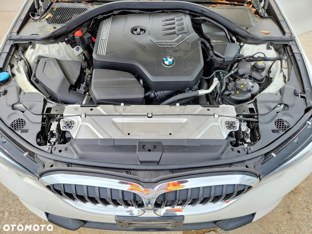 BMW Seria 3 330i - 12