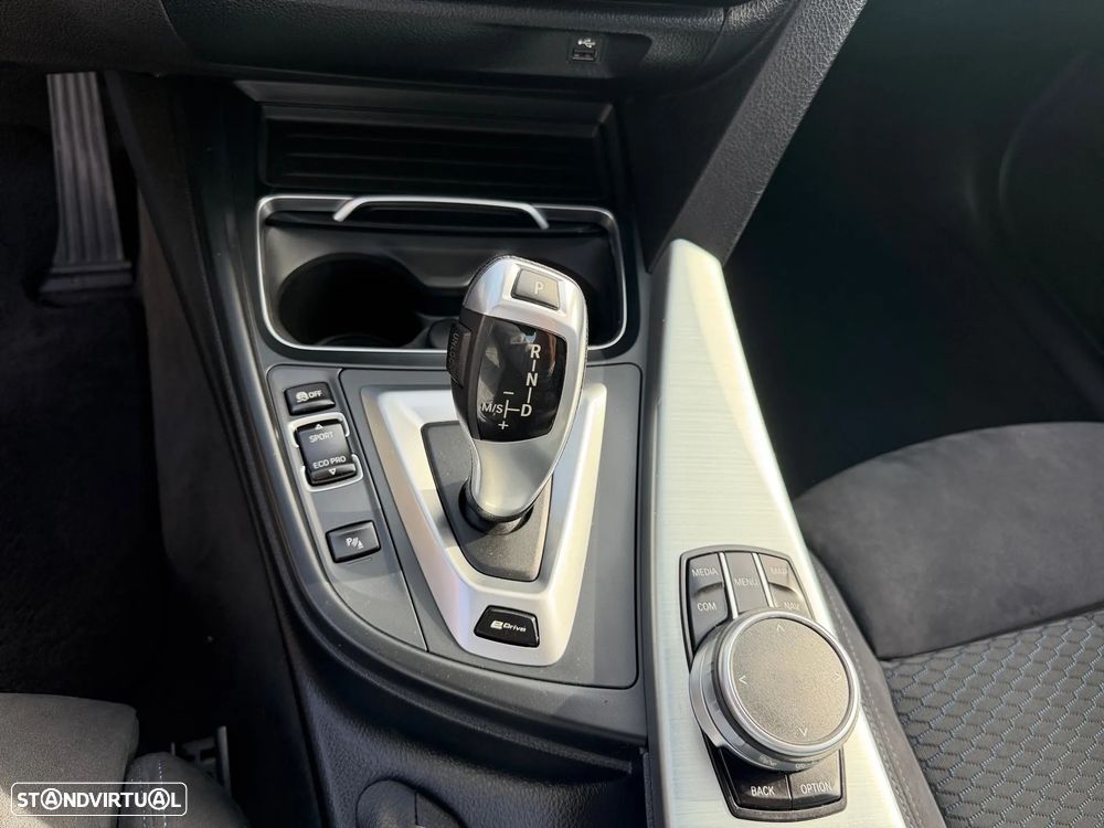 BMW 330 e iPerformance Pack M - 16