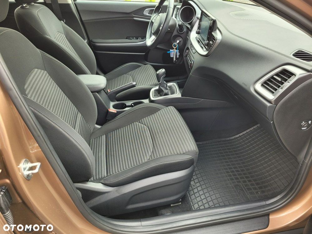 Kia XCeed - 20