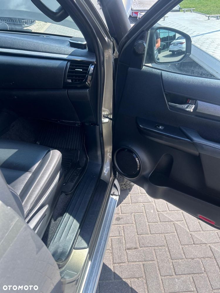 Toyota Hilux 2.8 D-4D Double Cab Invincible Sport 4x4 - 30