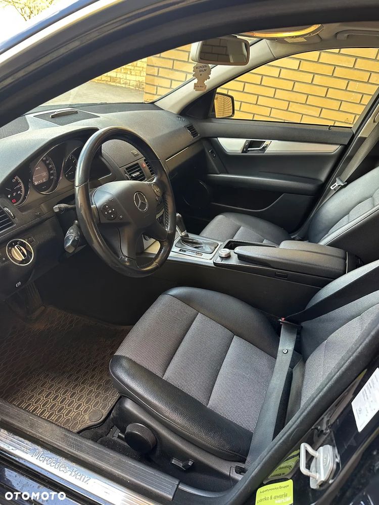 Mercedes-Benz Klasa C 180 CGI Automatik BlueEFFICIENCY Avantgarde - 8