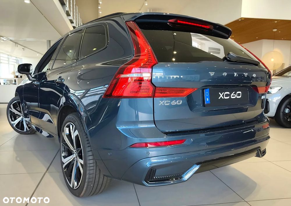 Volvo XC 60 B5 B AWD Ultimate Dark - 4