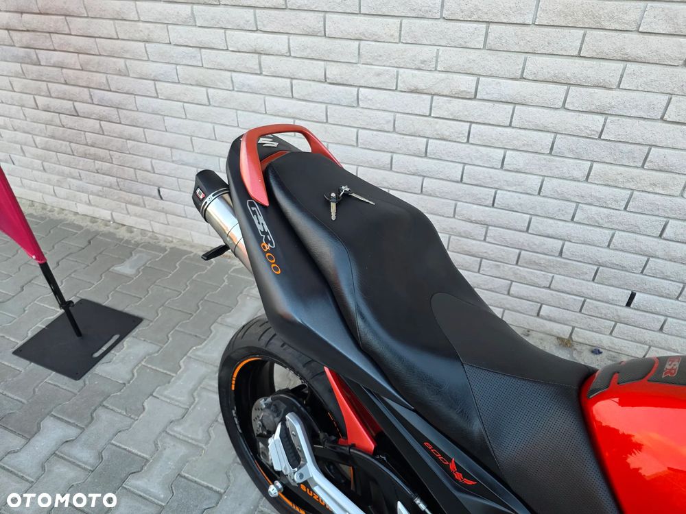 Suzuki GSR - 12