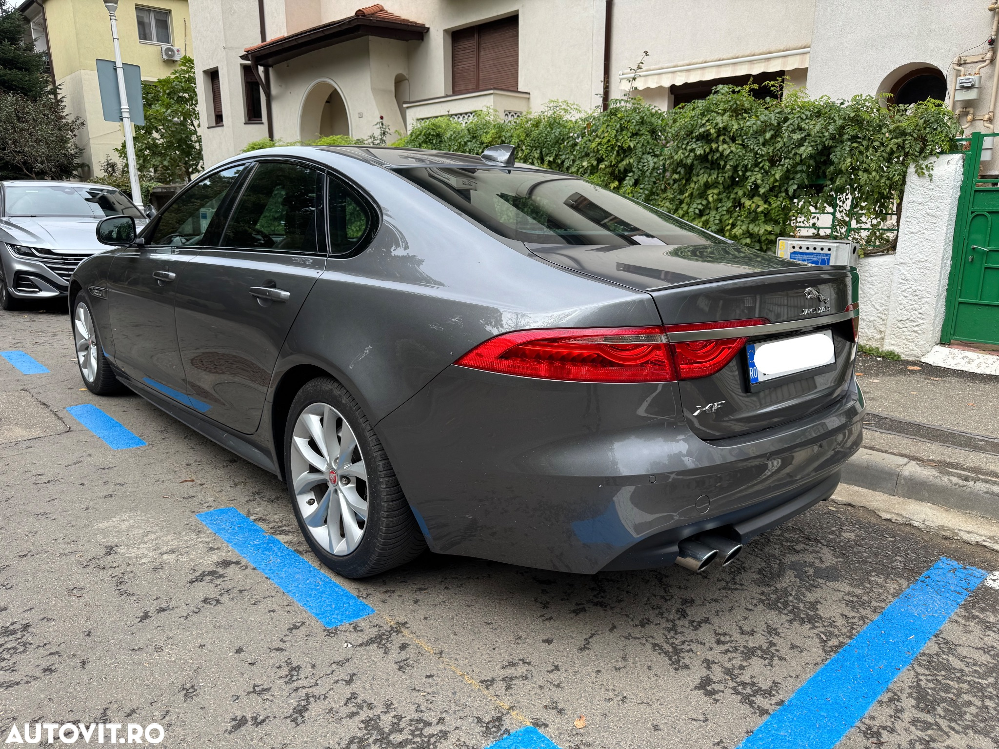 Jaguar XF 20d RWD R-Sport - 4