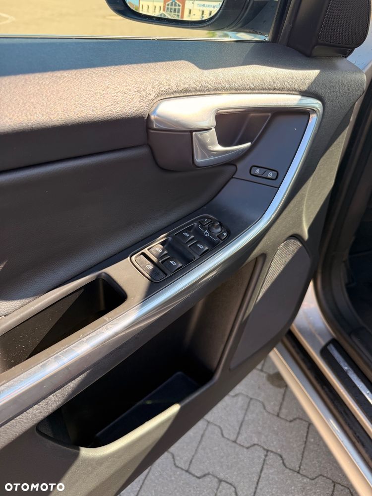 Volvo XC 60 D5 AWD Summum - 14