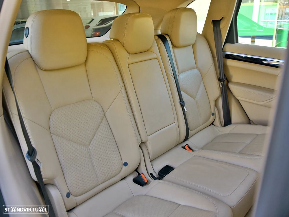 Porsche Cayenne - 8