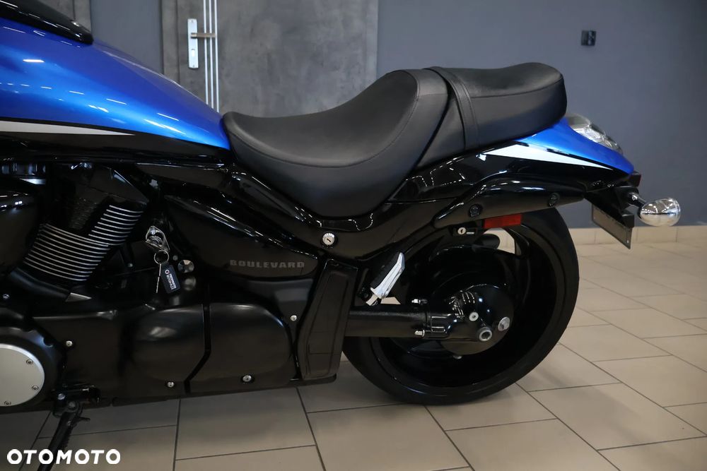 Suzuki Intruder - 17
