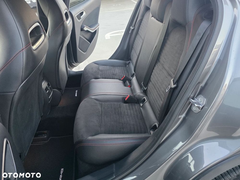 Mercedes-Benz GLA 200 7G-DCT AMG Line - 12