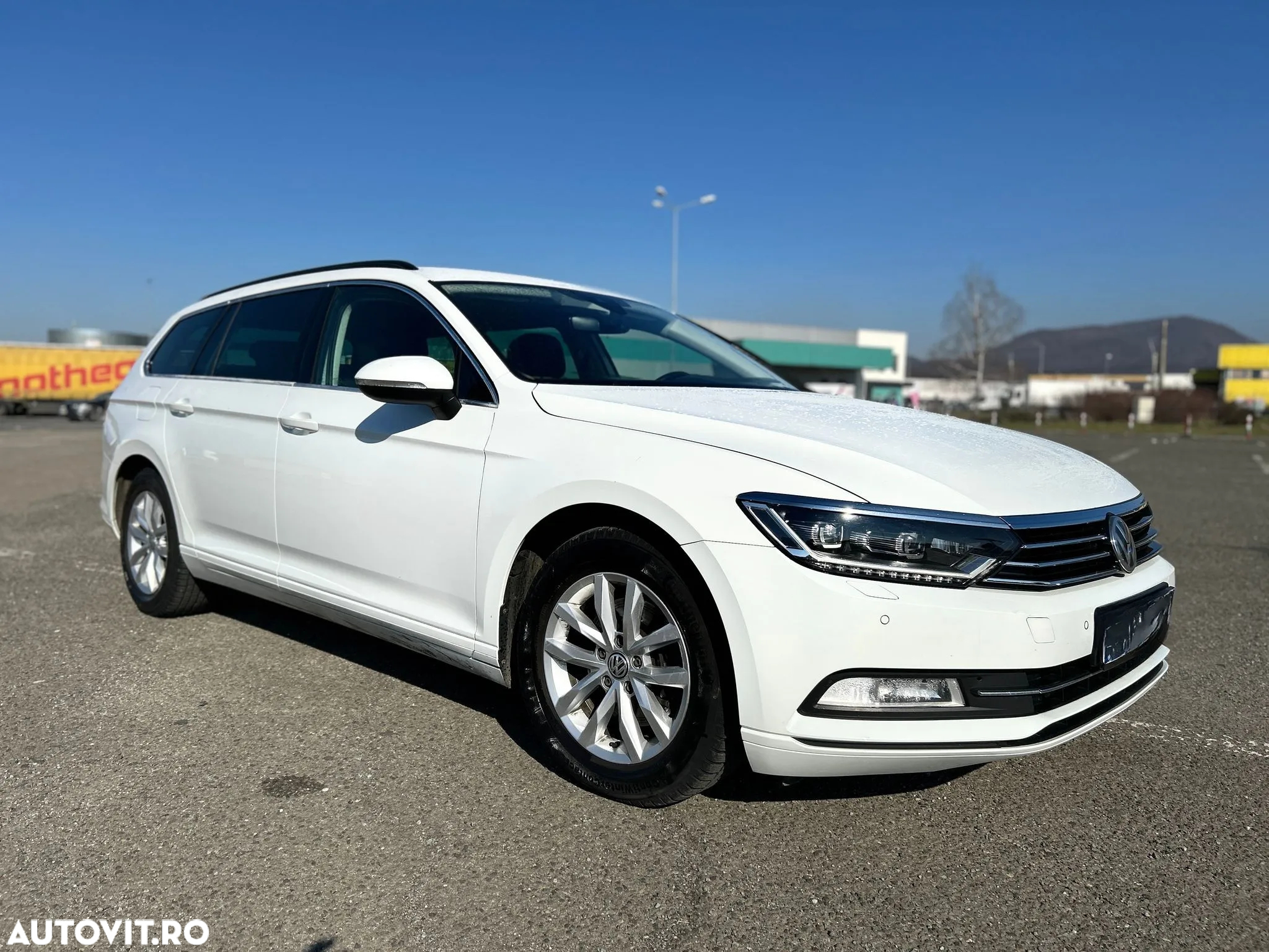 Volkswagen Passat - 4