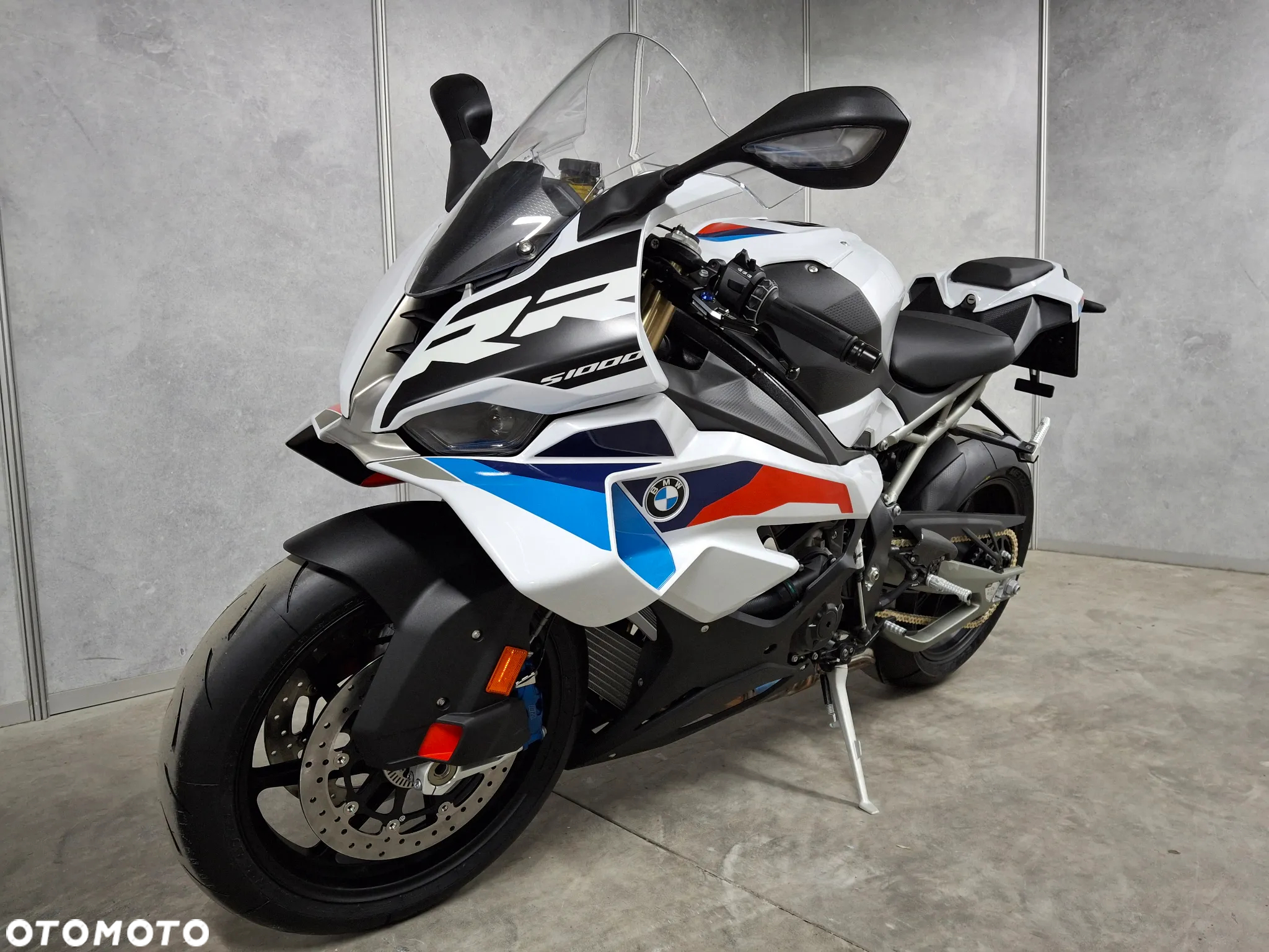 BMW S - 4