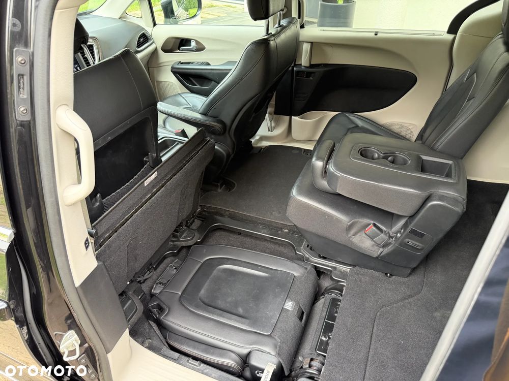 Chrysler Pacifica - 19