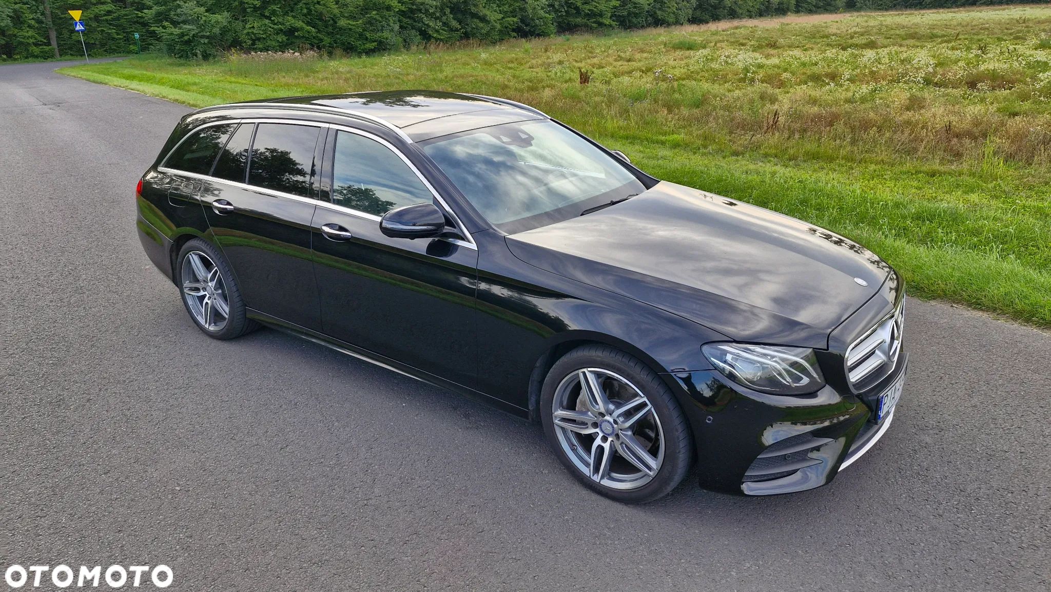 Mercedes-Benz Klasa E 220 d T 9G-TRONIC AMG Line - 1