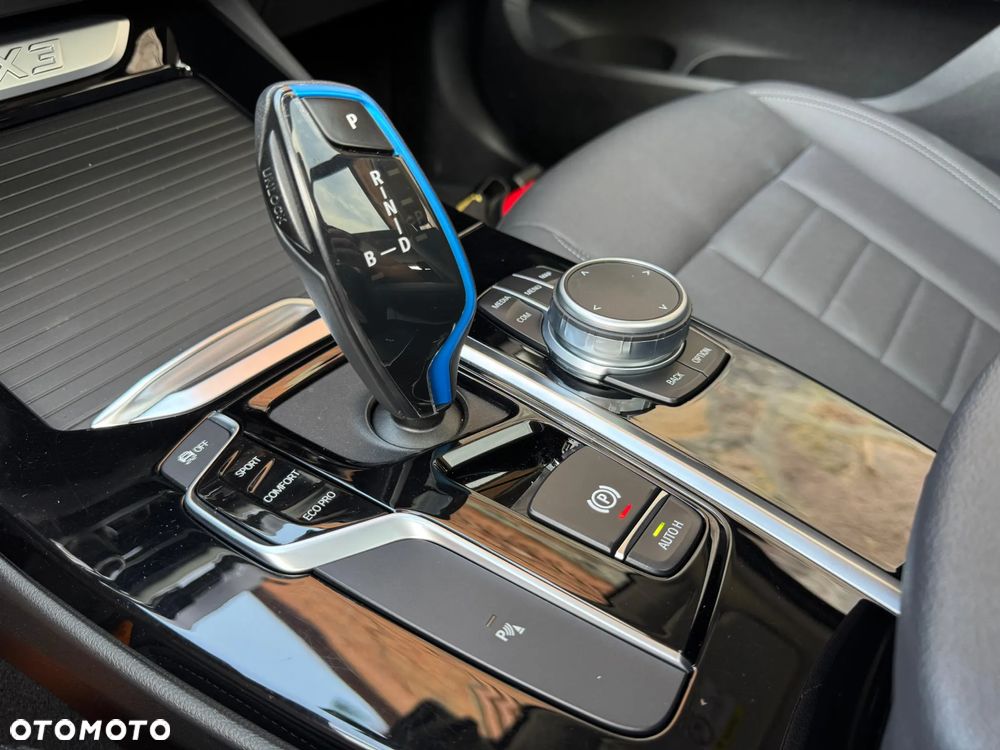 BMW iX3 80kWh Impressive - 25