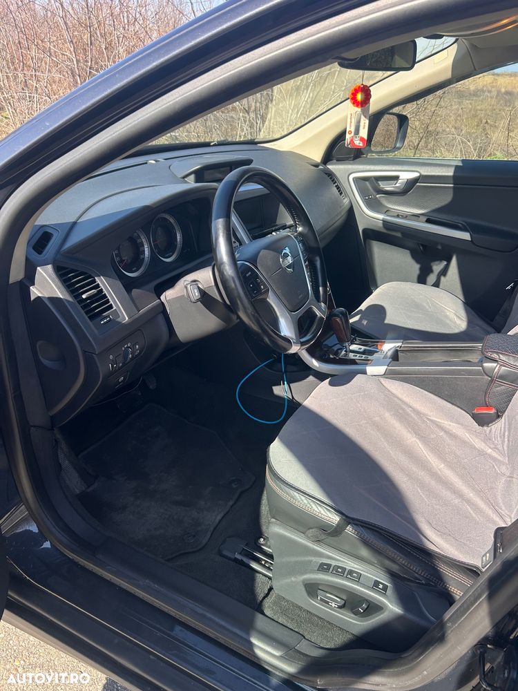 Volvo XC 60 D5 AWD Aut. Momentum - 4